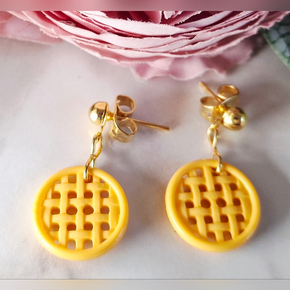Vintage 80s 🧇💛Yellow Waffle Earrings
